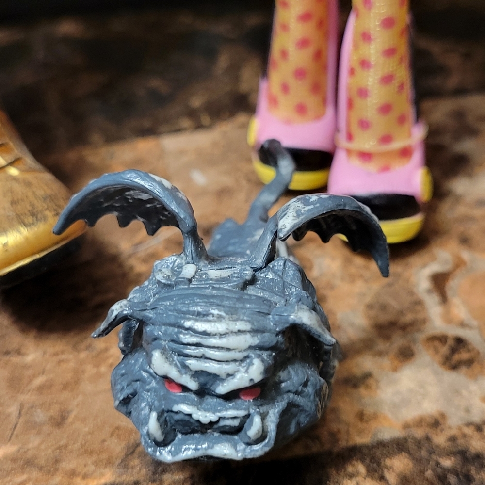 G1 Monster High Forbitten Love Draculaura & Clawd Wolf Only Displayed - Picture 11 of 16